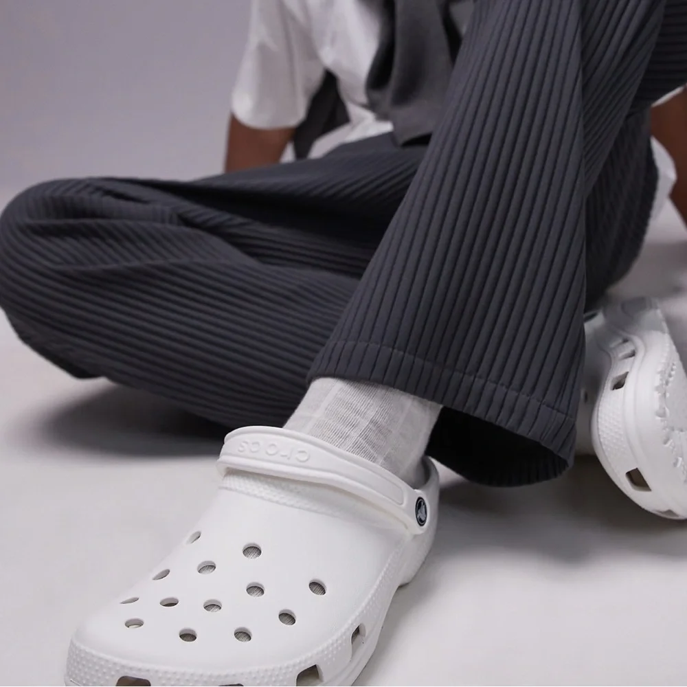 NEW Crocs unisex classic clogs in white